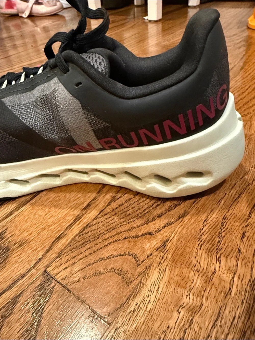 WOMEN'S CLOUDSURFER NEXT RUNNING SHOE - B - BLACK/LIMA